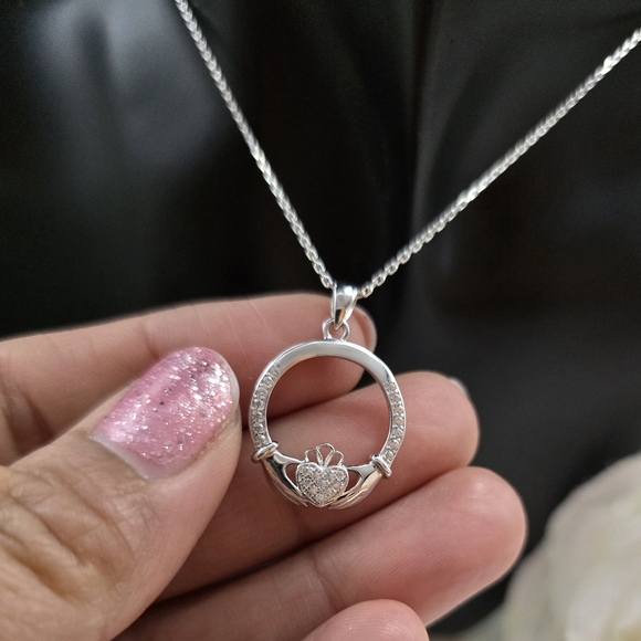 CLADDAGH NECKLACE - Picture 10 of 13